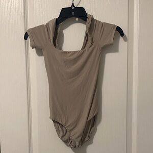 Aerie SMOOTHEZ Short Sleeve Square Neck Bodysuit in Taupe Color (XXS)